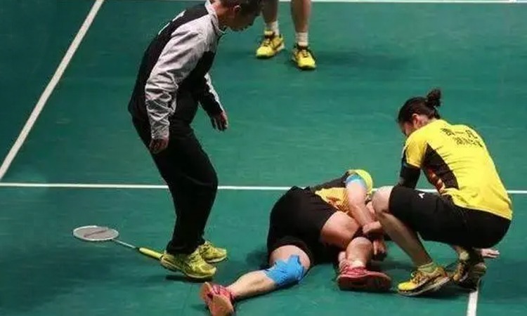 比朔夫：祝贺卡尔完成德青队首秀，他每次拿球观众都惊叹不已